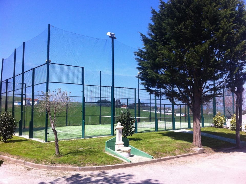 Day, Tennis court