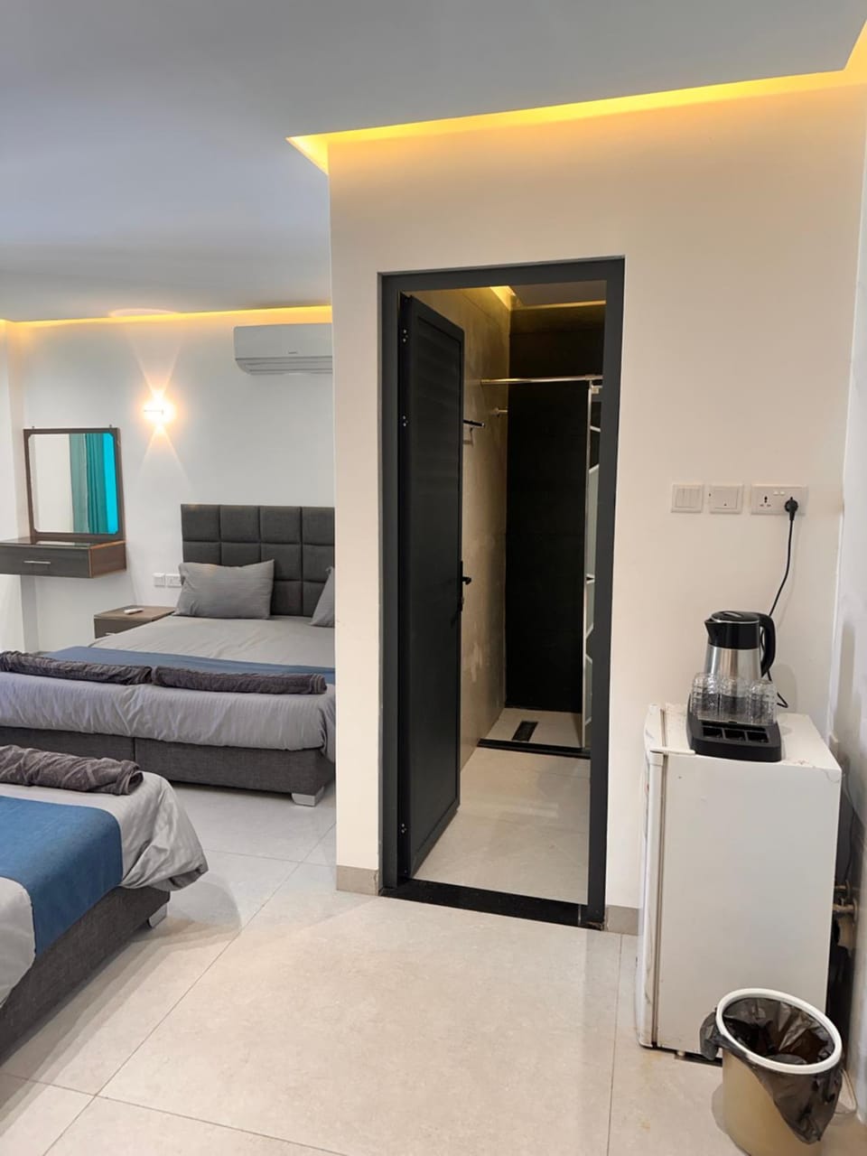 Bed, Photo of the whole room, minibar