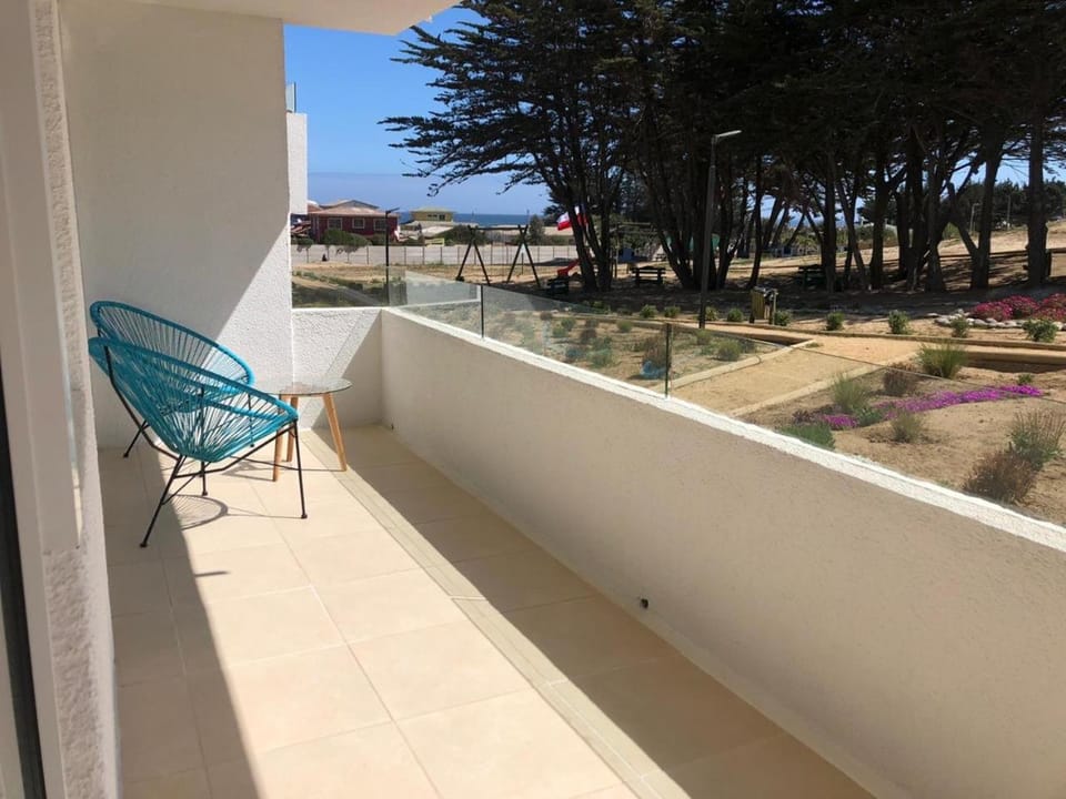 Balcony/Terrace, Street view