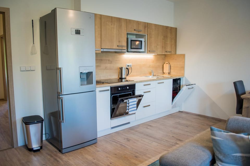 Kitchen or kitchenette, Communal kitchen