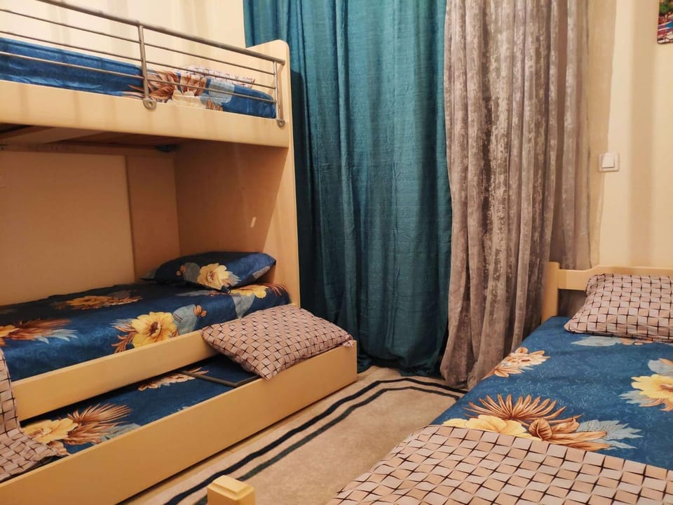Bedroom, bunk bed