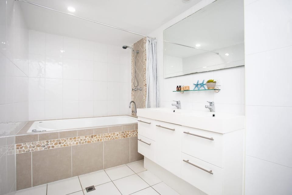 Shower, Bathroom, towels