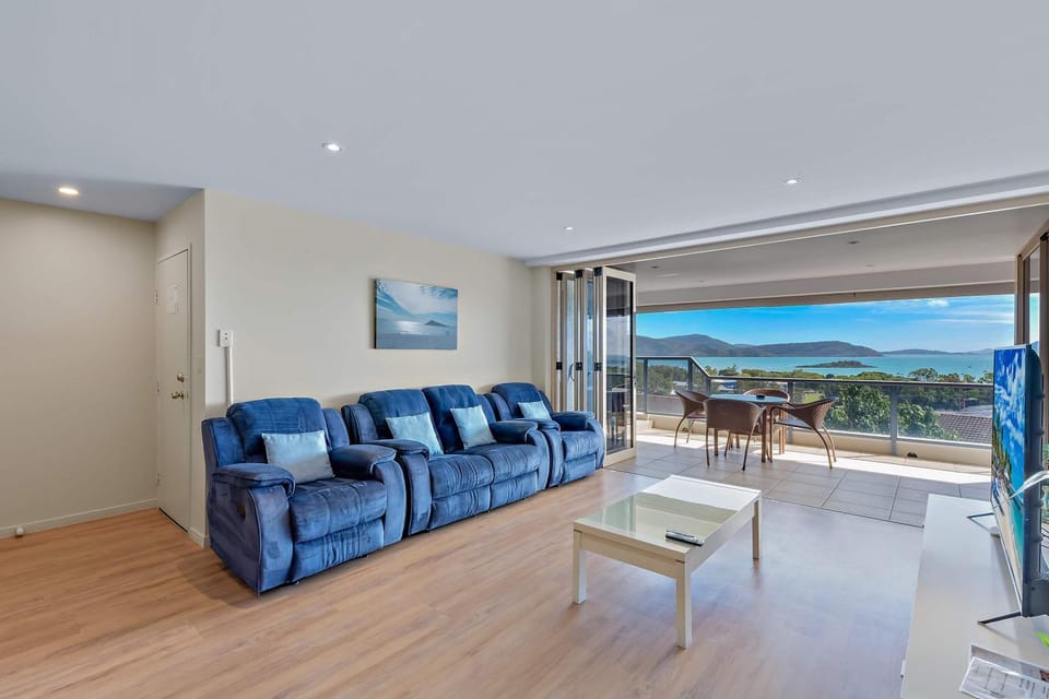 Balcony/Terrace, Living room, Seating area, Mountain view, Sea view