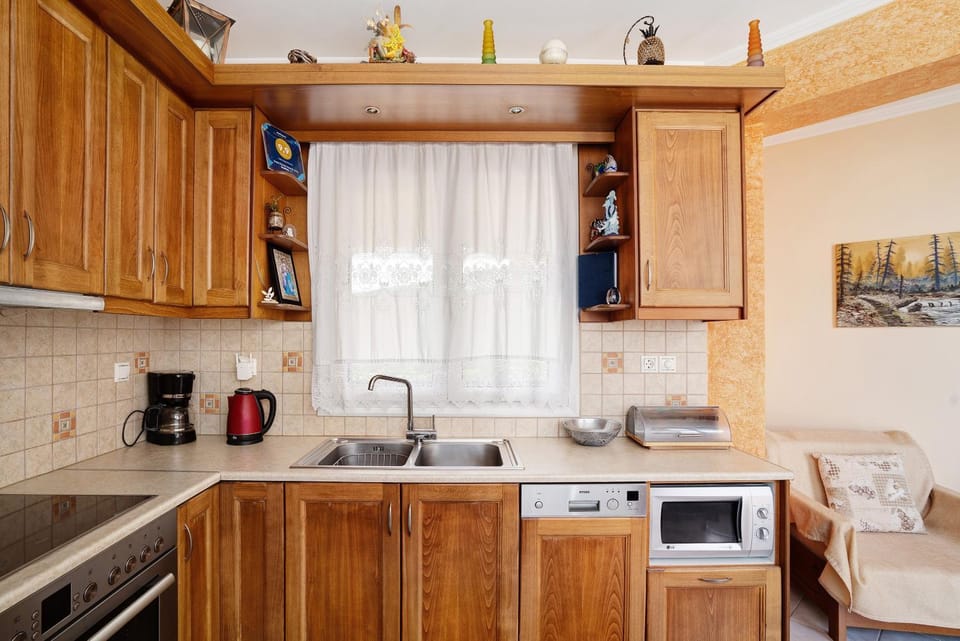 Kitchen or kitchenette, Living room