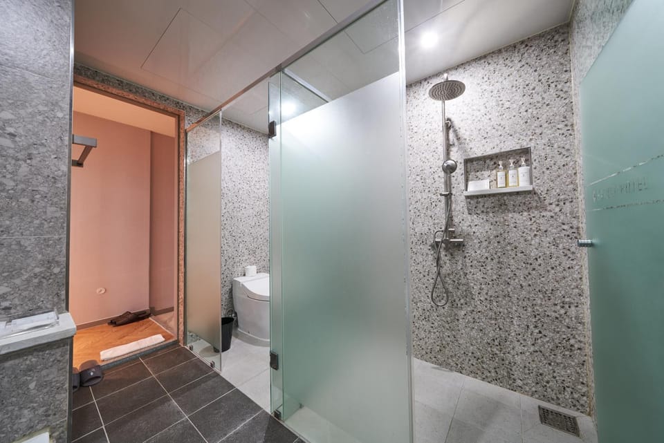 Shower, Toilet, Bathroom, Bath
