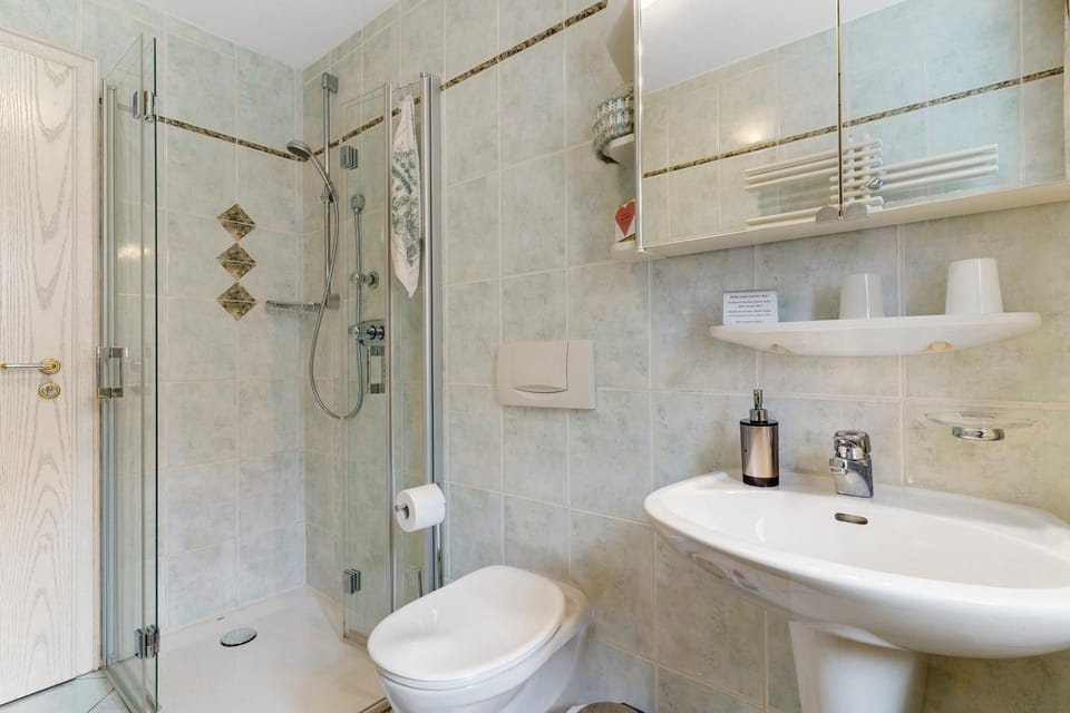 Bathroom, Living room