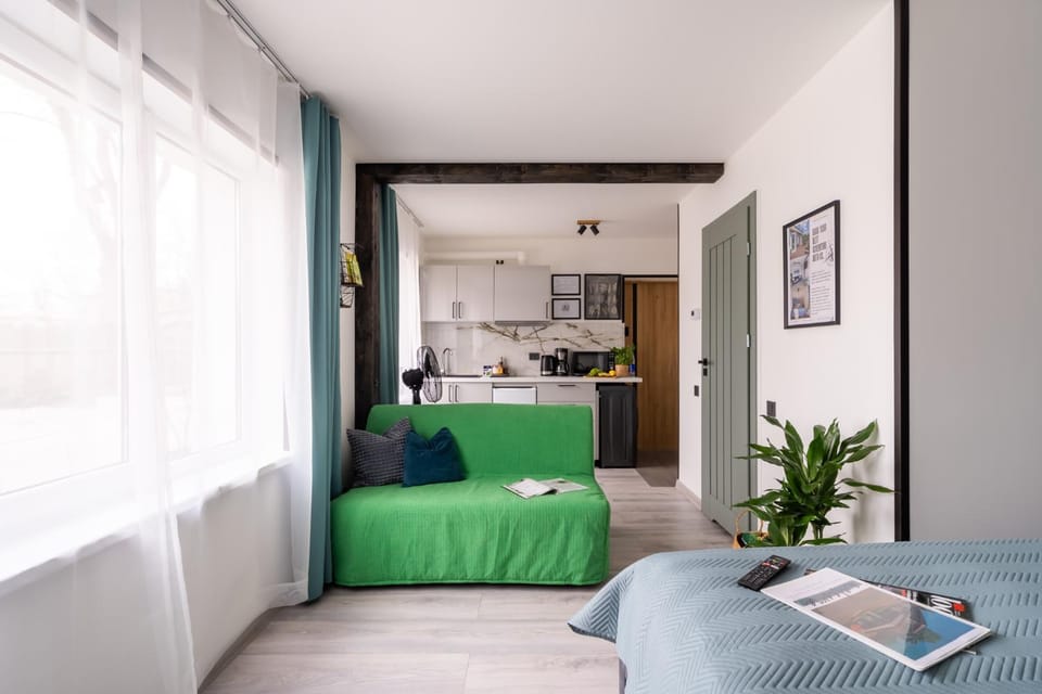 Bed, Kitchen or kitchenette, Photo of the whole room, Seating area, minibar