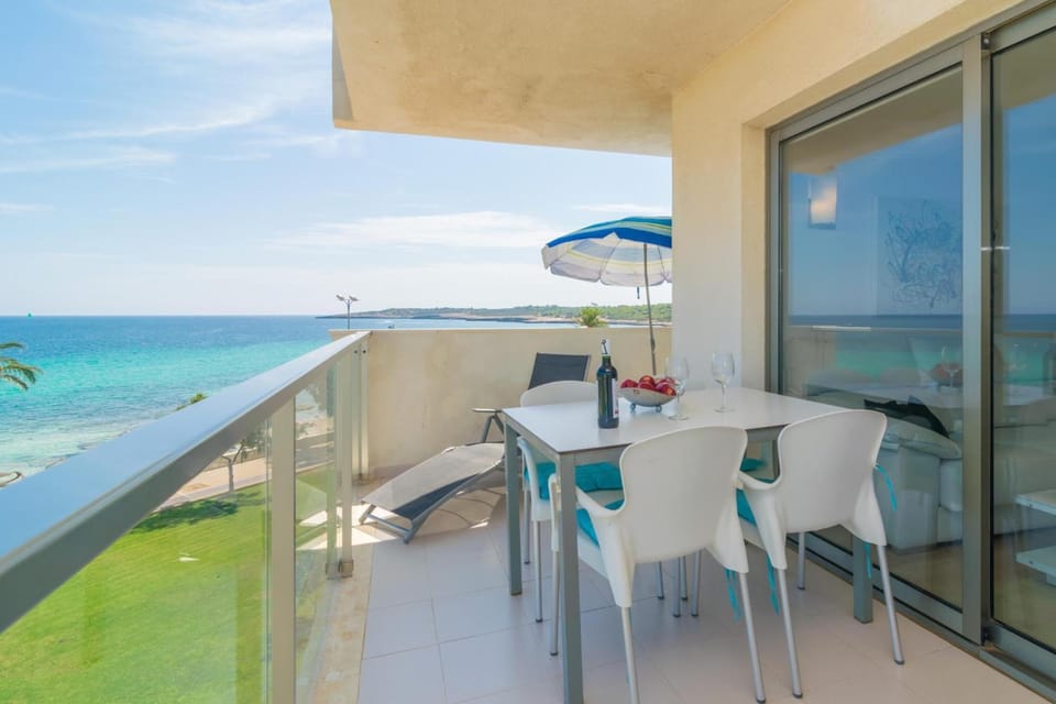 Facade/entrance, Balcony/Terrace, Sea view