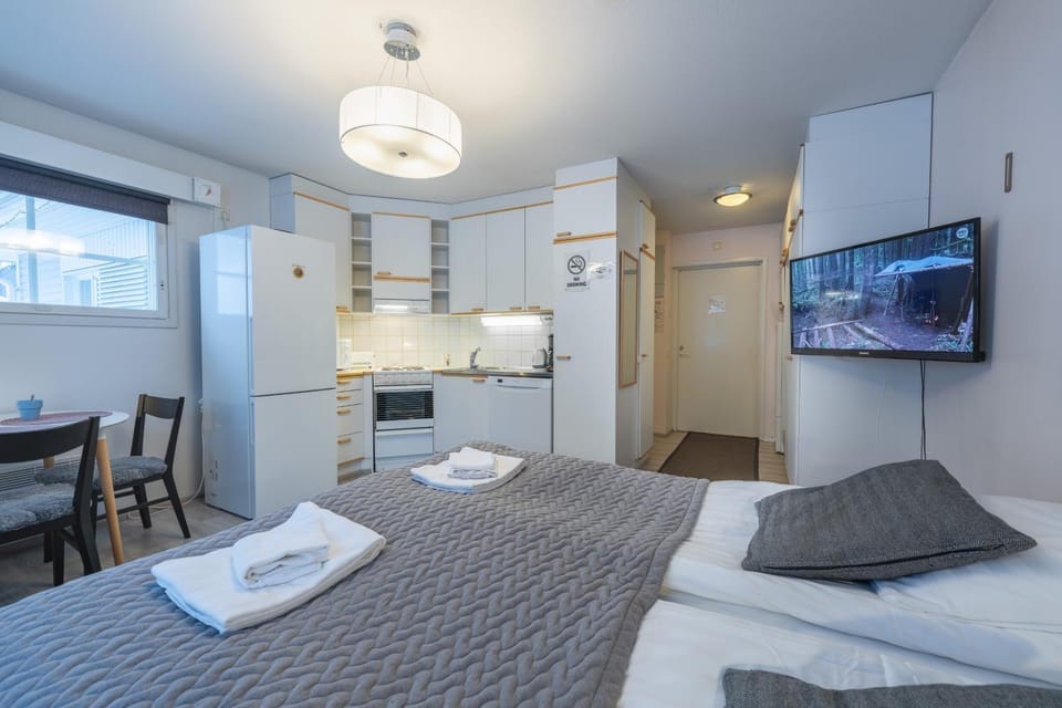 Bed, TV and multimedia, Kitchen or kitchenette, Dining area