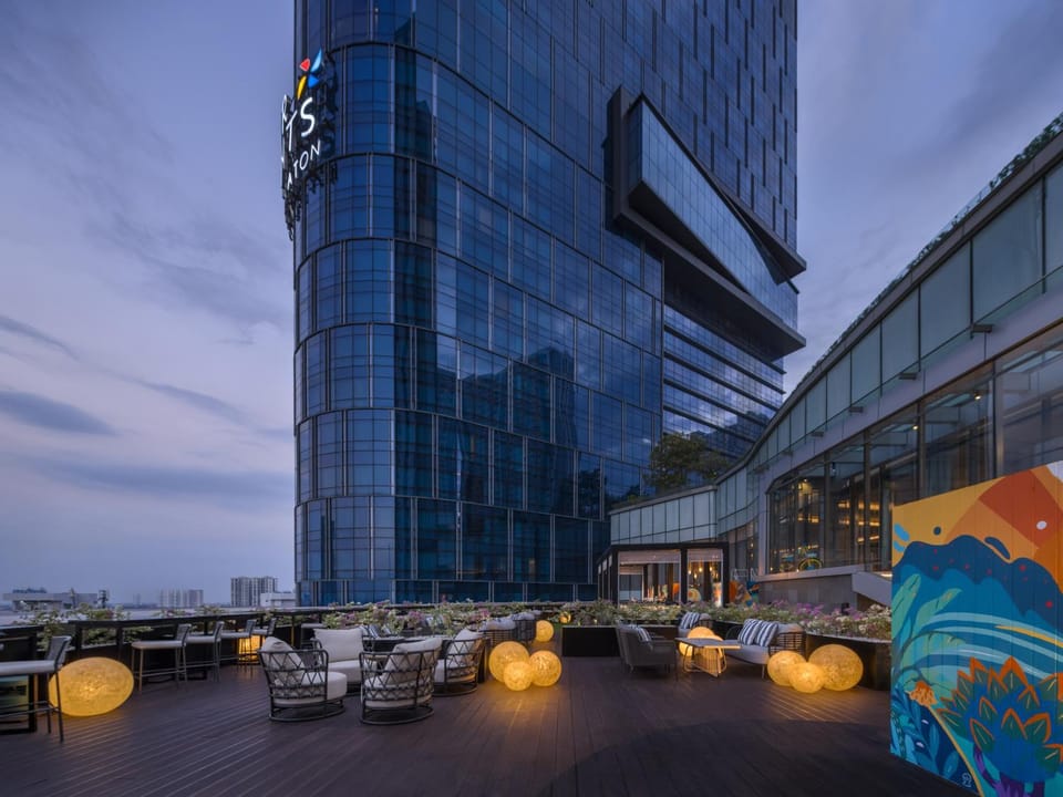 Evening entertainment, City view