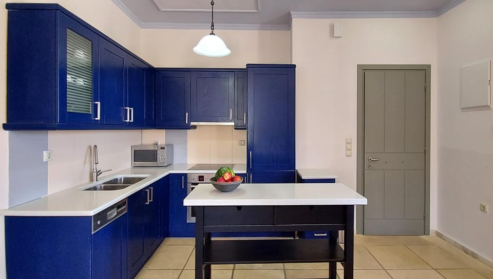 Facade/entrance, Kitchen or kitchenette