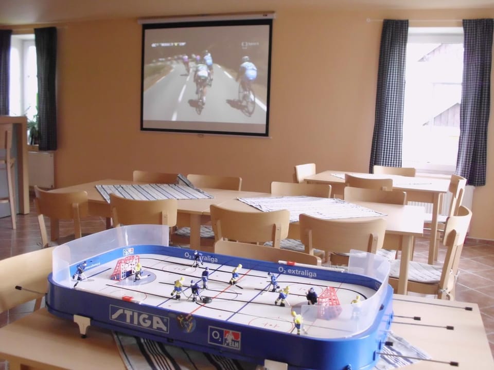 Restaurant/places to eat, Game Room, Business facilities, Decorative detail, Dining area, Kids's club