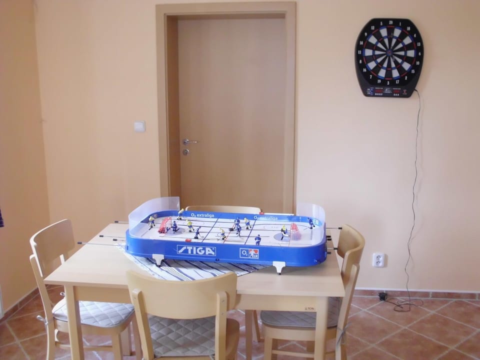 Day, Darts, Game Room, Dining area, Kids's club
