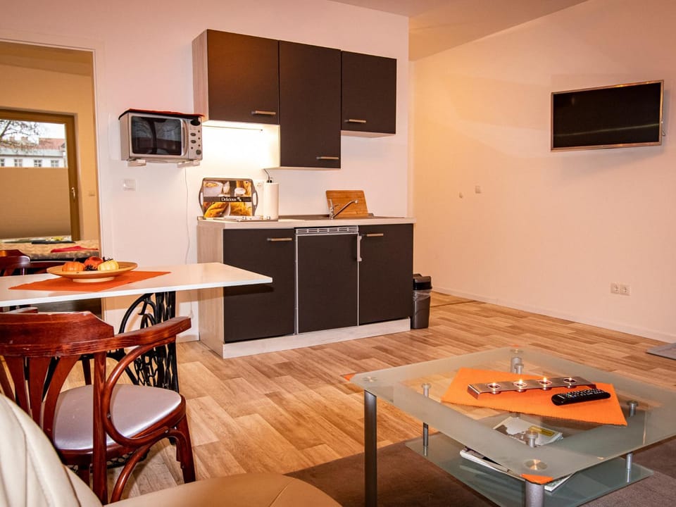 TV and multimedia, Kitchen or kitchenette, Living room, Dining area