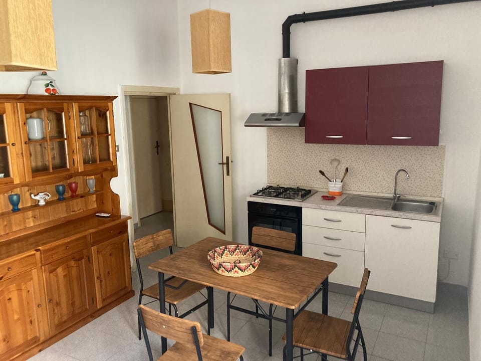 Kitchen or kitchenette, kitchen