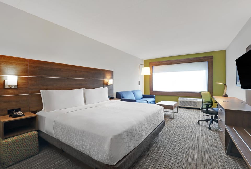 Bed, Bedroom, Guests