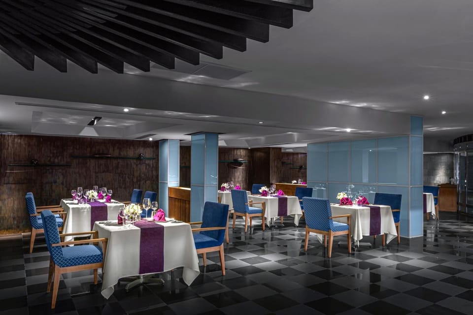 Restaurant/places to eat, Dining area