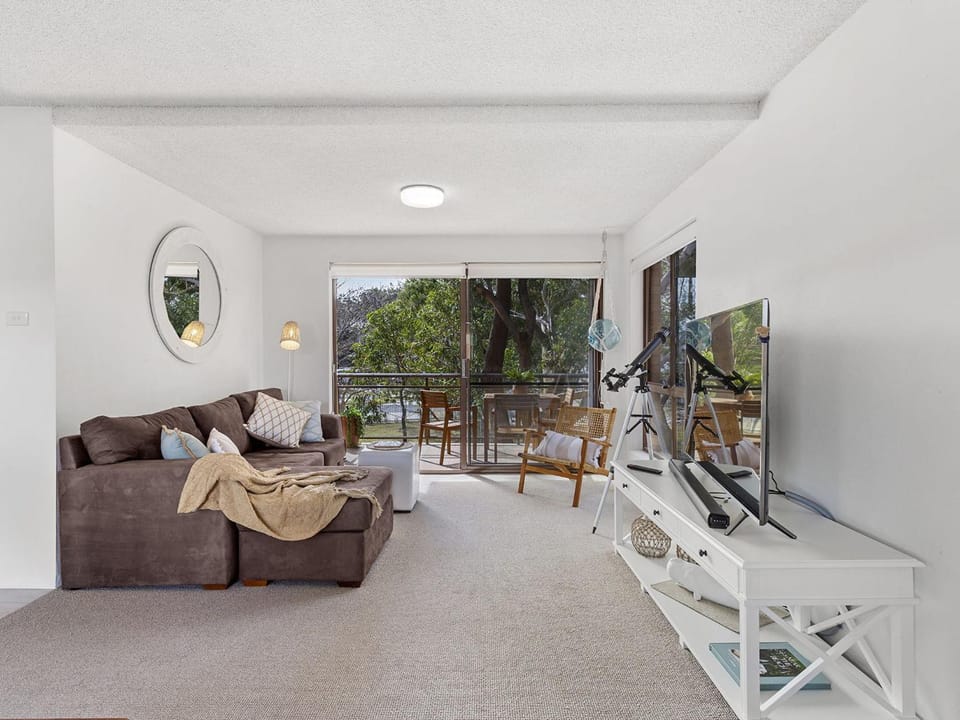 Shoreline Unit 15 1 Intrepid Close Apartment in Shoal Bay