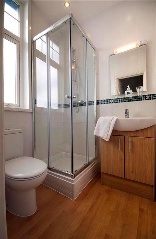 Day, Bathroom