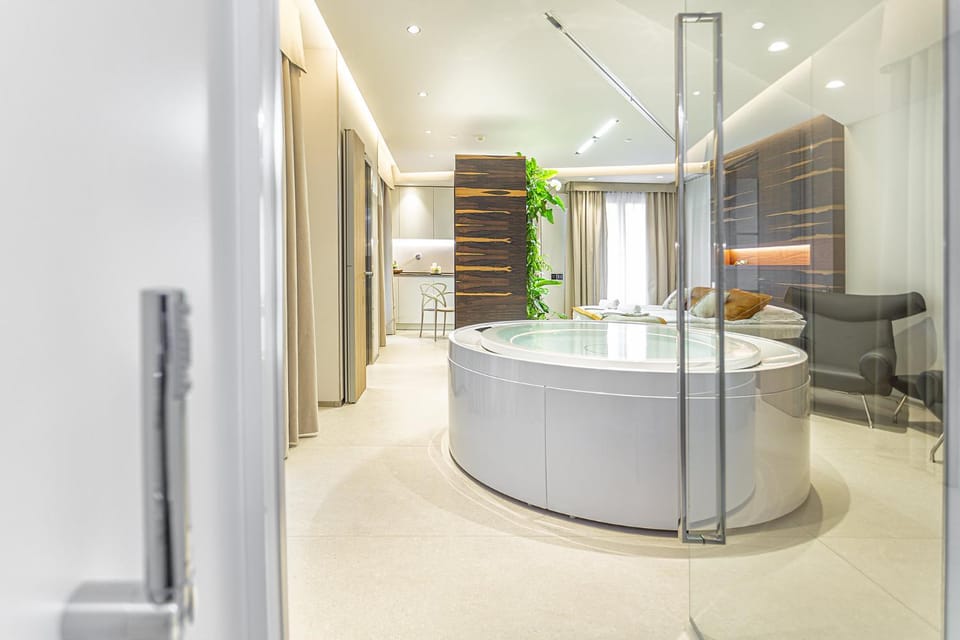 Shower, Hot Tub, Photo of the whole room, Bath