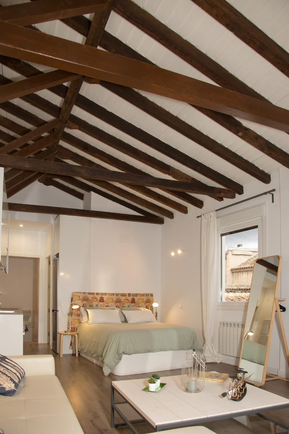 Bed, Photo of the whole room, Bedroom