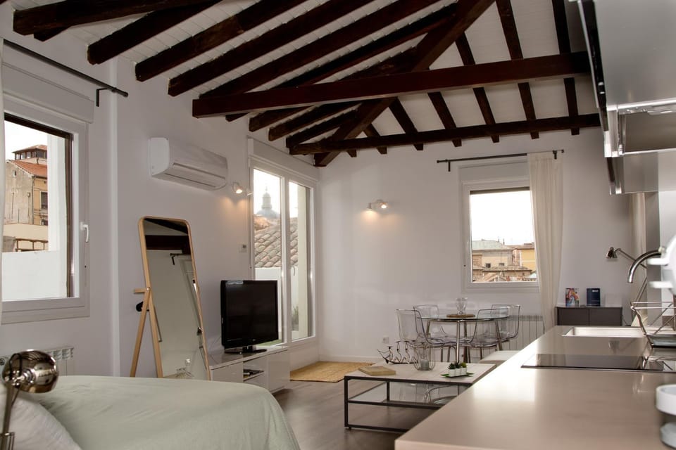 Communal lounge/ TV room, TV and multimedia, Living room