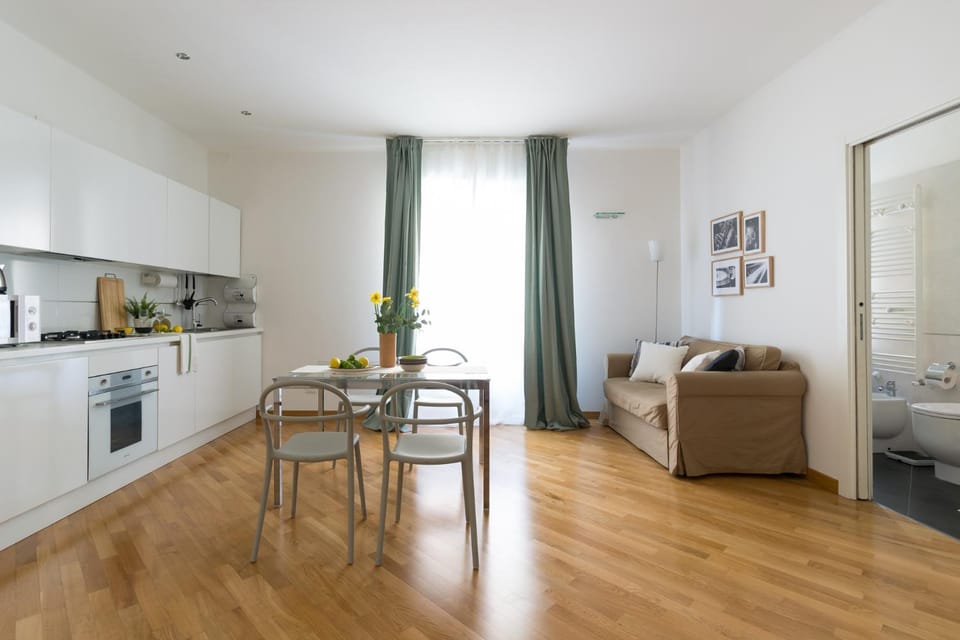 Kitchen or kitchenette, Seating area, Dining area