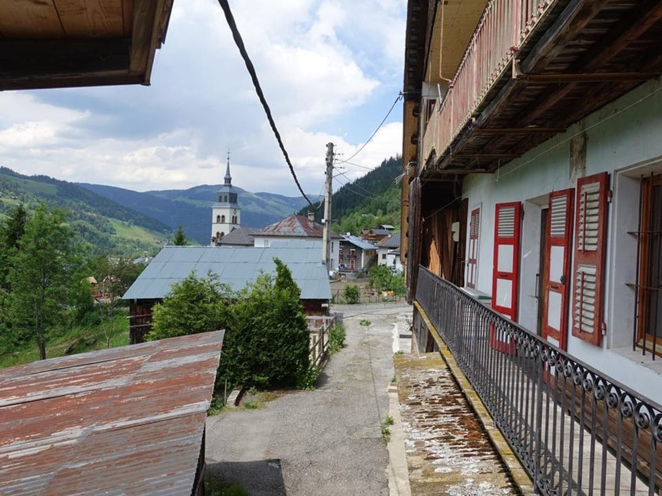 Appart spacieux dans chalet traditionnel avec balcon pour 5 pers. à Arêches-Beaufort Apartment in Haute-Savoie