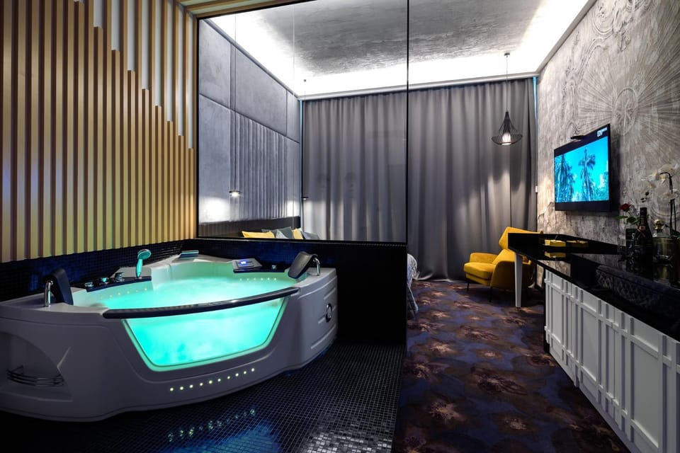 Hot Tub, TV and multimedia, Spa and wellness centre/facilities