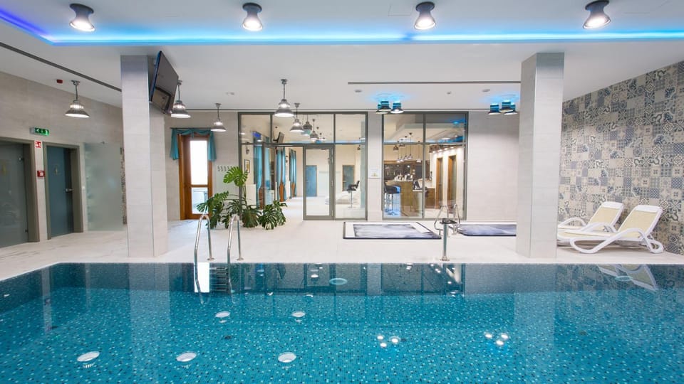 Swimming pool, Swimming pool