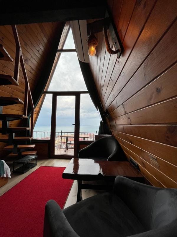 Bed, Seating area