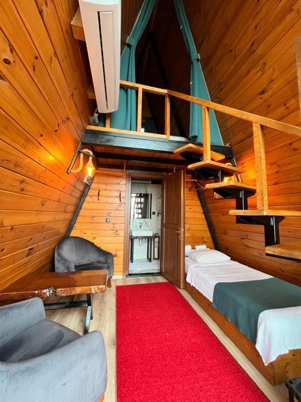 Bed, Seating area