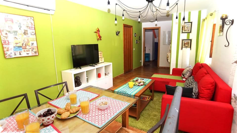 Communal lounge/ TV room, Living room, Dining area