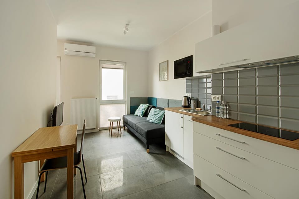 Kitchen or kitchenette, Living room, Seating area, Dining area, Communal kitchen
