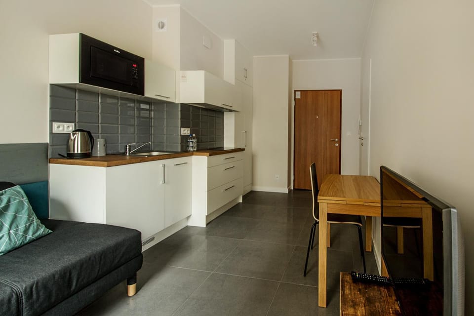 Kitchen or kitchenette, Living room, Seating area, Dining area, Communal kitchen
