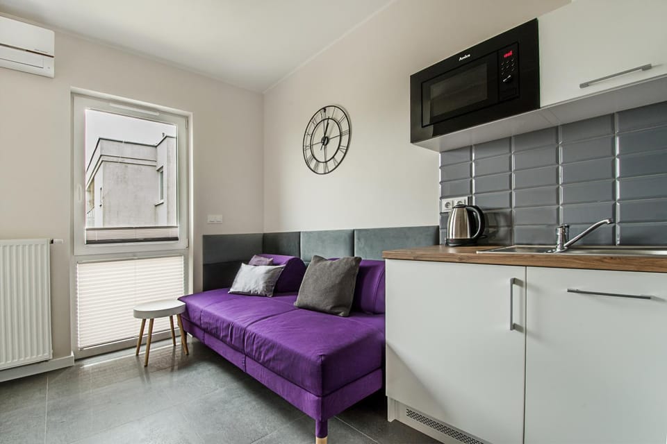Kitchen or kitchenette, Living room, Seating area, Dining area, Communal kitchen