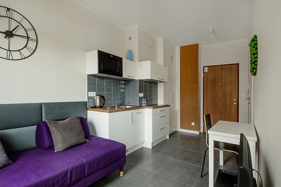 Kitchen or kitchenette, Living room, Seating area, Dining area, Communal kitchen