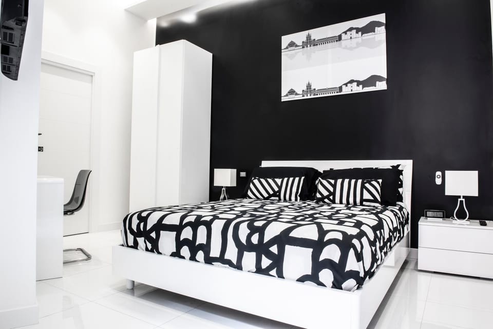 Bed, Photo of the whole room, Bedroom