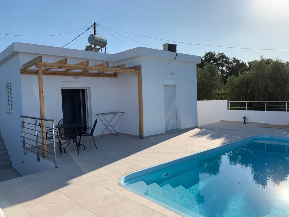 Patio, Swimming pool, Swimming pool