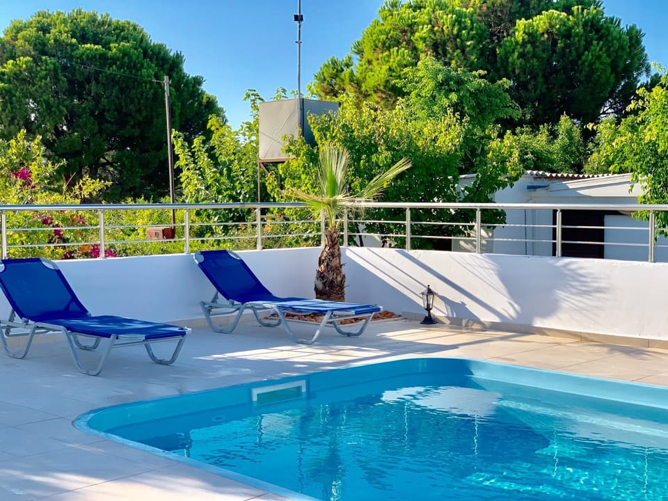 Swimming pool, Swimming pool