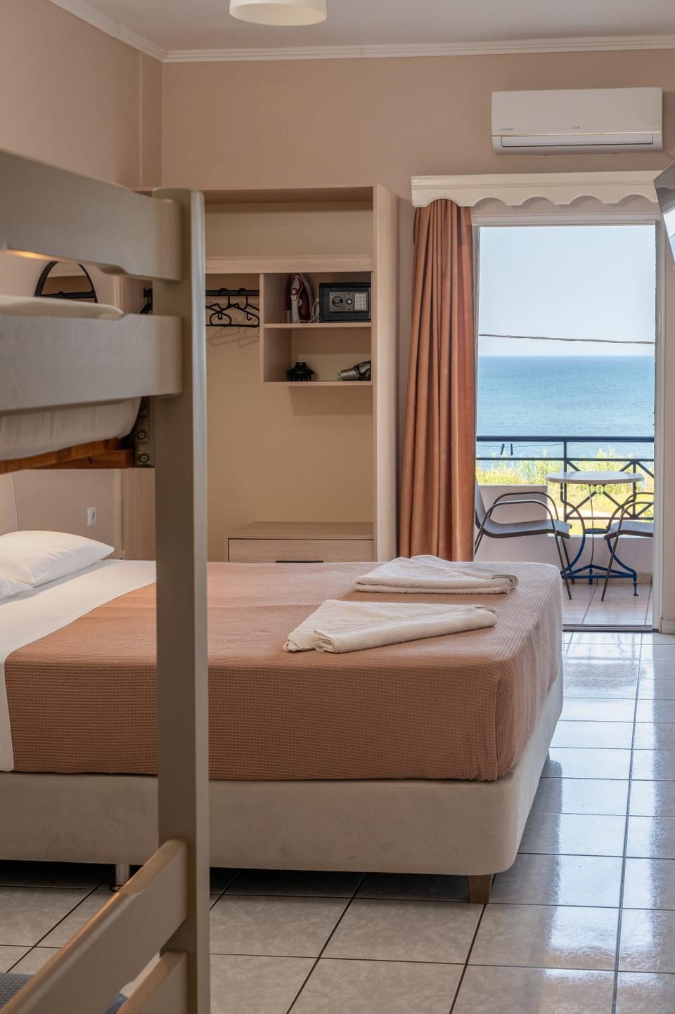 Bed, Bedroom, Sea view, bunk bed