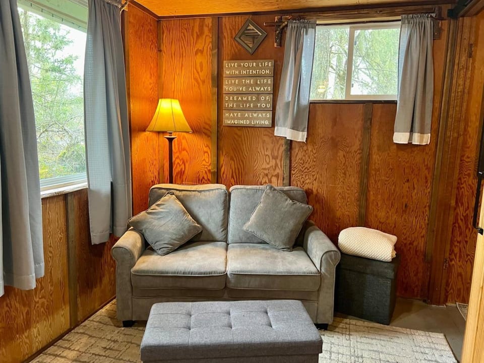 Mt Rainier Little Green Cabin on Big Creek! Cabin in Washington