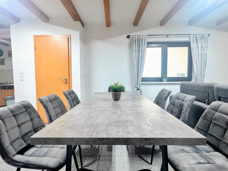 Seating area, Dining area