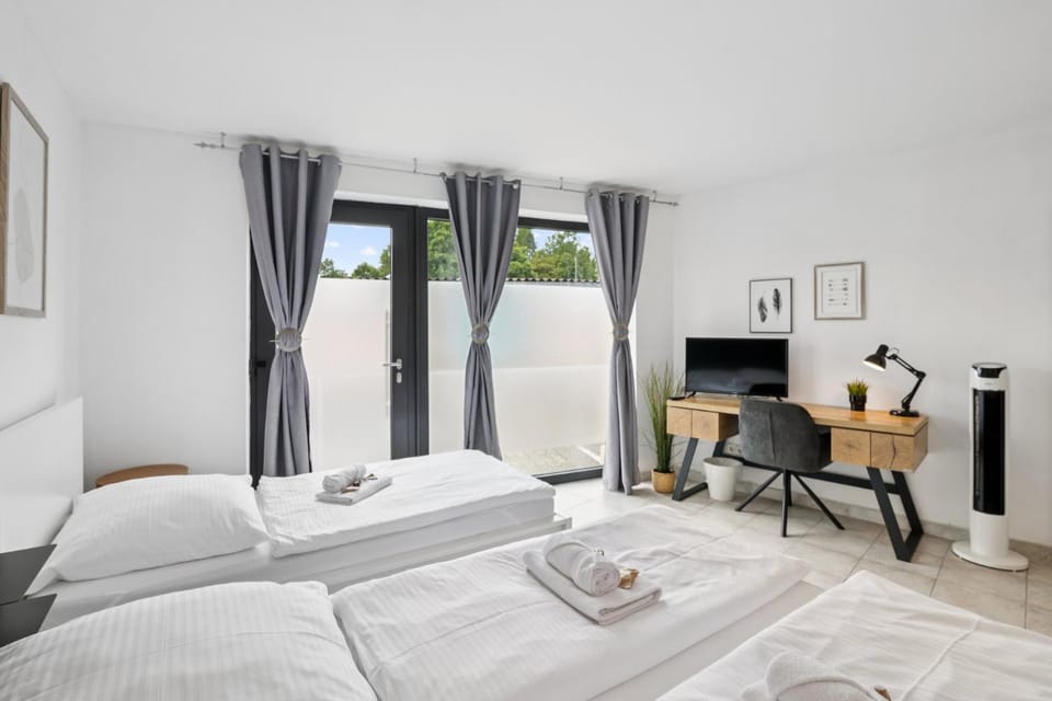 Bed, View (from property/room), Photo of the whole room, Bedroom