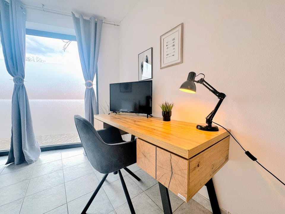 TV and multimedia, Photo of the whole room, Bedroom