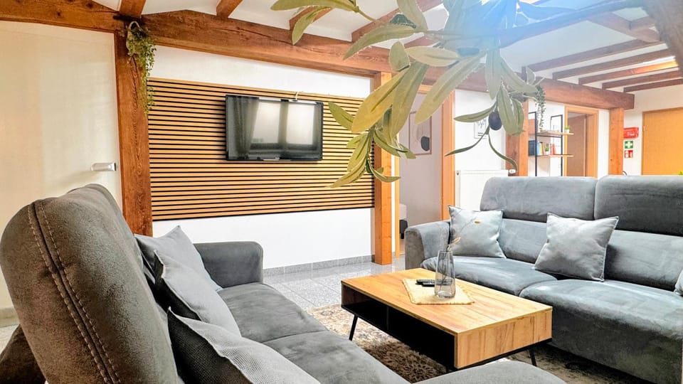 TV and multimedia, Living room, Seating area