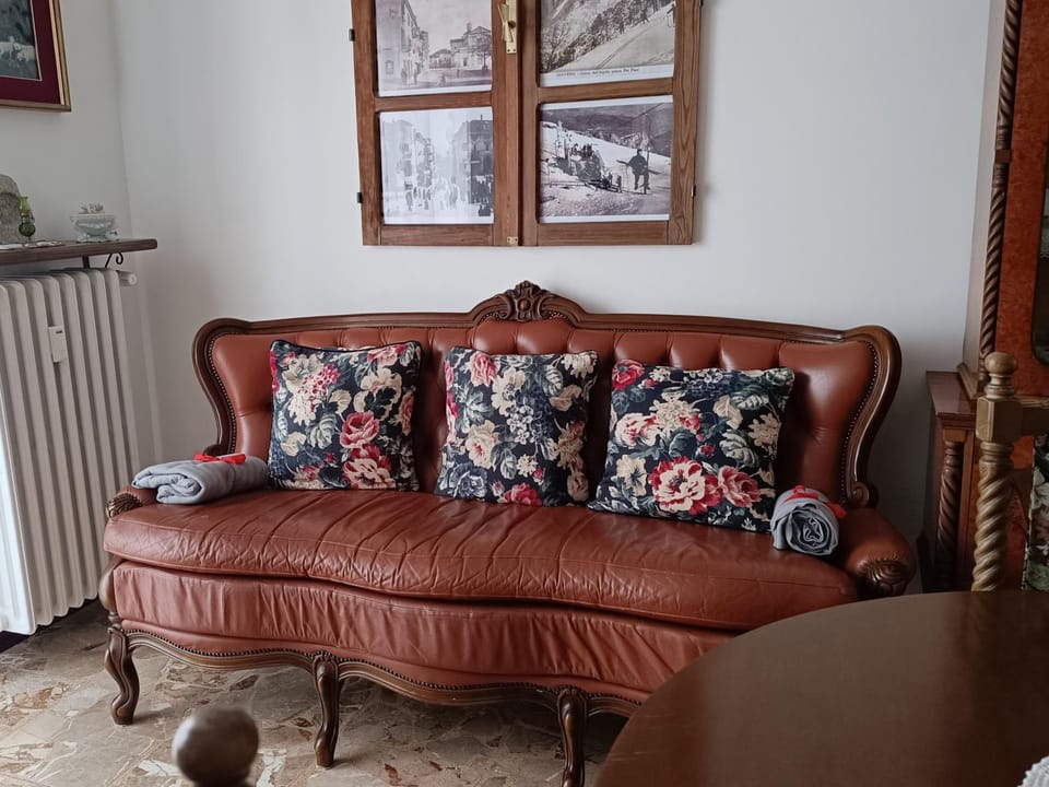 Giaveno, apartment "margherite" a pochi passi dal centro, wifi Apartment in Piedmont