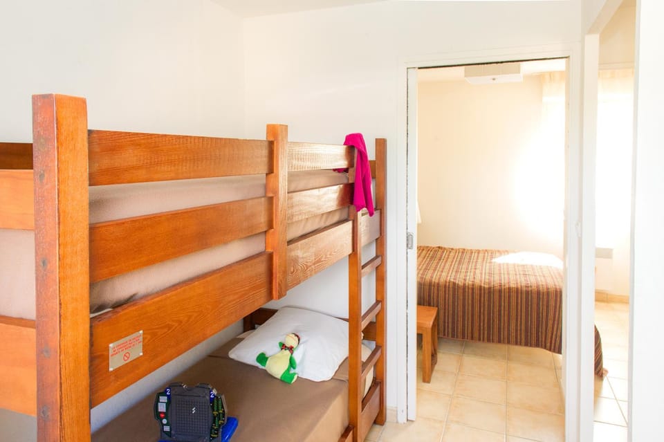 Bedroom, bunk bed
