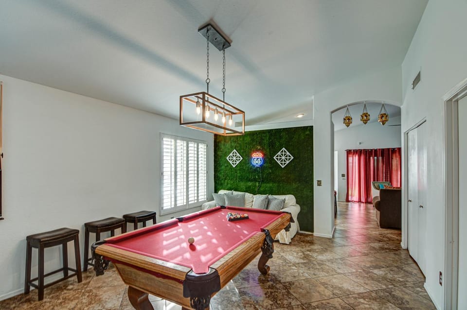 Billiard, Game Room, Seating area