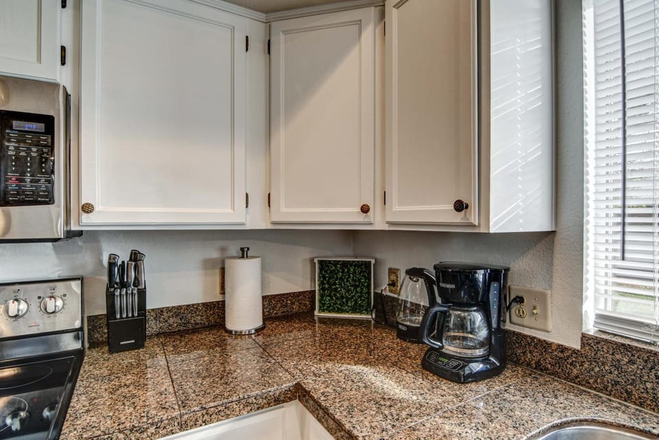 Coffee/tea facilities, Kitchen or kitchenette